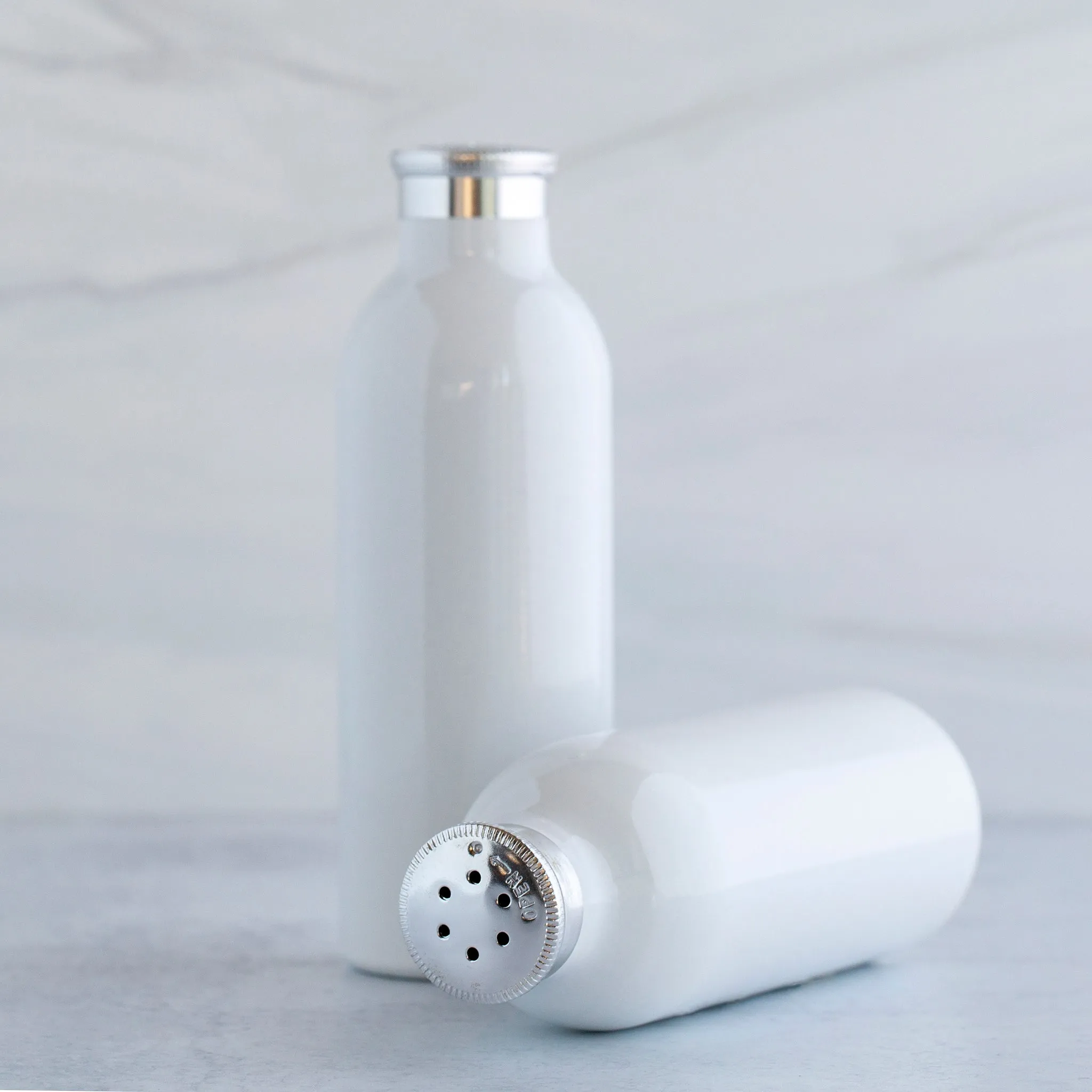 180 ml / 6 oz White Aluminum Powder Shaker